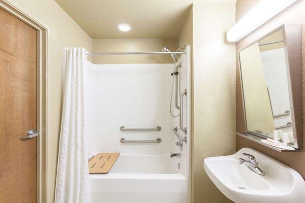 Guest room bath