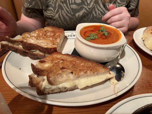 Toasted Grilled Cheese & Tomato Bisque