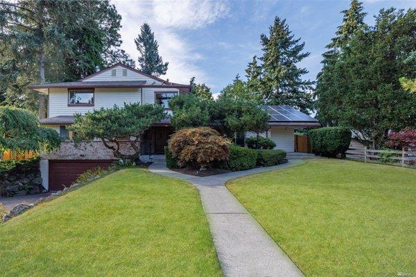 9802 Mercerwood Dr | Mercer Island | 
 5 bed | 3 bath | 
 $2,200,000