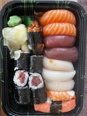 Sushi Deluxe Platter