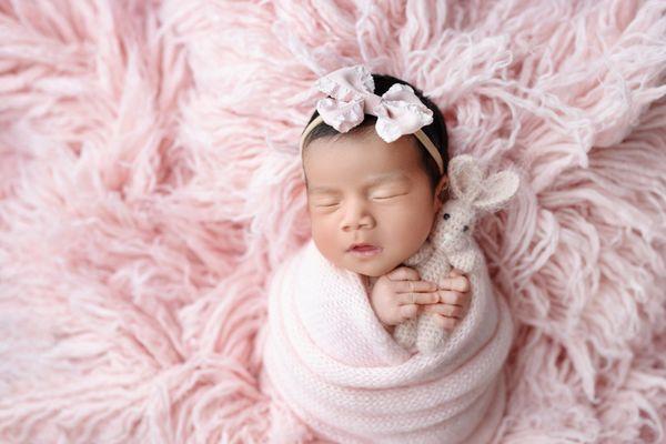 orange county newborn photographer, newborn photographer, family photographer, newborn photo,  best newborn photographer, luxury studio