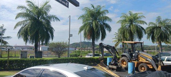 The mall is across the st from the panama canal