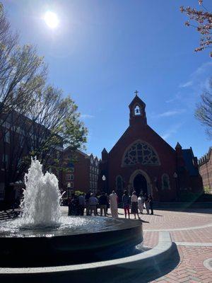 Dahlgren square and fountain