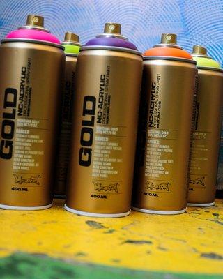 Montana GOLD spray paint is famous for its superior quality. Highly reliable, it provides artists with the perfect tool for creative work.