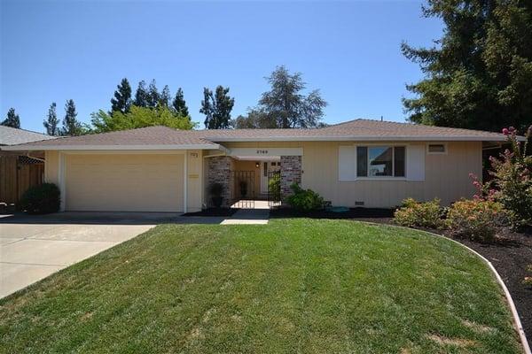 Wonderful Vintage Hills home with gleaming hardwood floors.