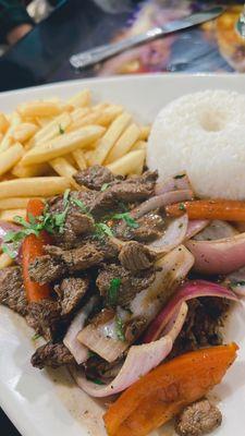 Lomo saltado