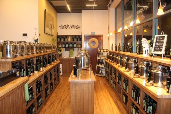 Terra d' Oliva Olive oil and Balsamic Vinegar Tasting Bar serving customer in Los Angeles, Glendale, Burbank, Pasadena , and many more.