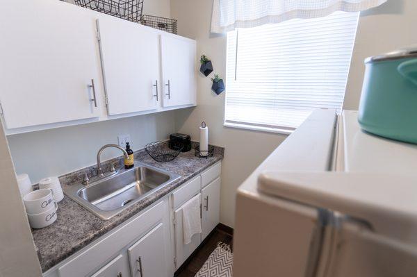 This is a picture of the kitchen in a 576 sq foot 1 bedroom, 1 bath apartment at Red Bank Reserve in the Madisonville ne