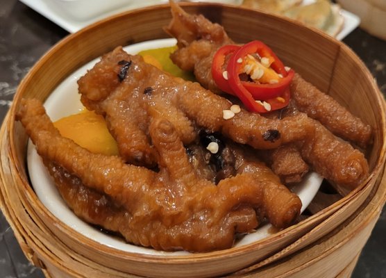 Black bean sauce chicken paw