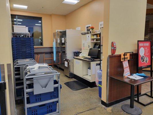 No one cares in this store. Empty drive up counter. No one at the phone or computer.