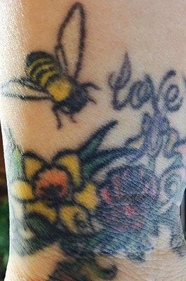 Bee Love   @nickel.city.tattoos  @jstap89