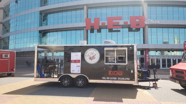 Cake-N-Que at the Alamodome