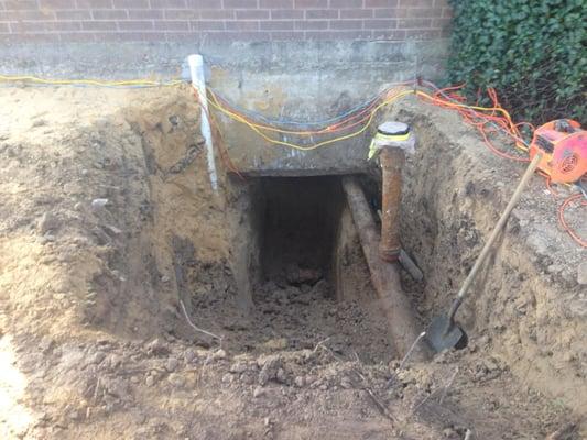 Excavation to repair 8" Fire Main under 4 story office building