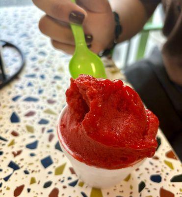 Strawberry sorbet (no milk)