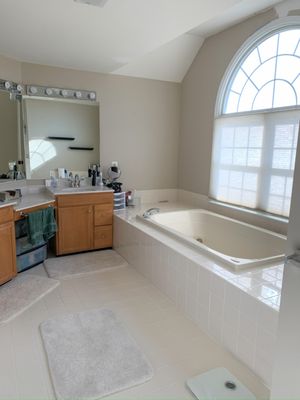 A dated Owners Bath in South Riding Estates, begging for a remodel!