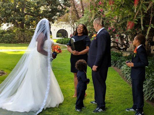 #addidasshoes #coordinated #courthousewedding #santabarbarawedding #interiorscapesbyjuliejenkins #weddingflorals #bouquet #boutonniere