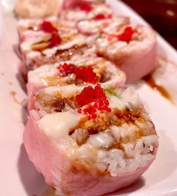 Valentine's roll w/spicy crab, snow crab & soft shell crab topped w/masago & yum yum sauce slightly sweet, a perfect ending :)..