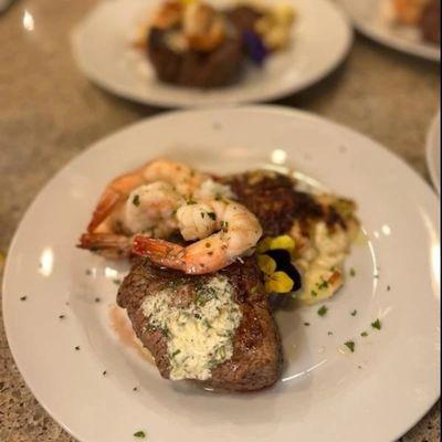 Plated Dinner Chef Experience

Love Steak? Love Seafood?
Choose BOTH! 
Delicious Surf & Turf Options are available!