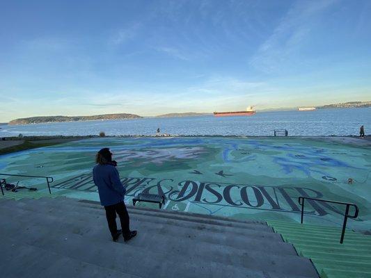 Washington mural overlooking the sound