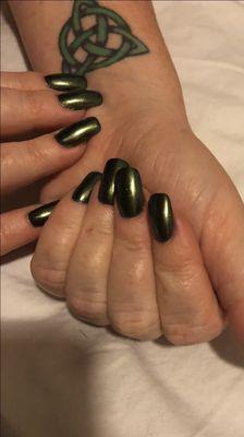 Jeniza and Cici have done it again. Thank you for helping me get my St Paddy's Day chrome nails!