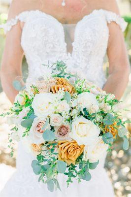 copper and fall colores brides bouquet