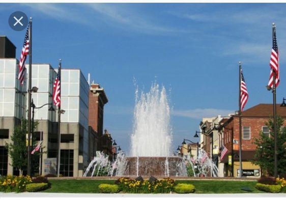 Fountain round-about in downtown Belleville