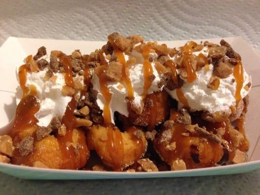 Hot mini donuts with toffee and whipped cream!