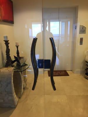 Entrance glass door