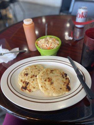 Pollo queso pupusas