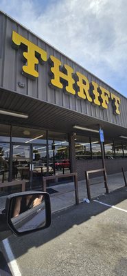 Entrance to the store, lots of parking