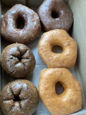 1/2 dozen glaze... top two chocolate glaze, two bottom left blueberry glaze, two bottom right plain glaze.