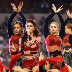 Alumni Samantha (on right, with Selena Gomez)