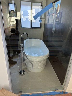 Freestanding tub