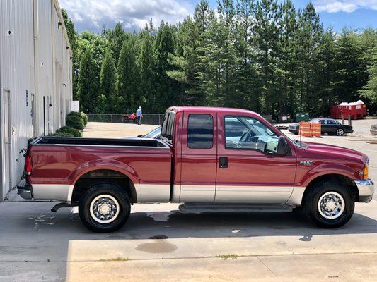 2001 Ford F-250 
#completepaintjob #FordF250 #Fordtrucks #RigosAutoBody #satisfiedcustomer