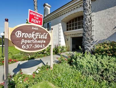 Brookfield Apartments, complex front entrance