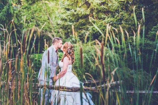 Bride and groom photo shoot at Peddler's Village Lahaska PA