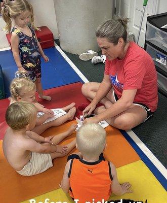 Mrs Carolyn giving stamps at the end of class