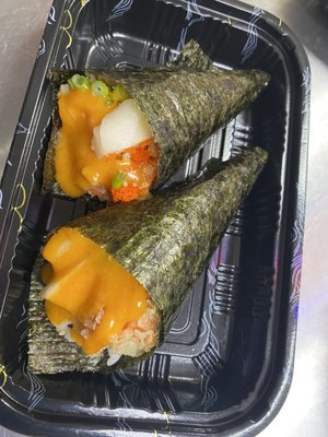 Sweet couple hand rolls