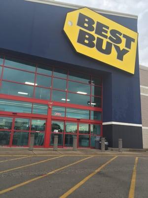 The outside of Best Buy in bowling green KY