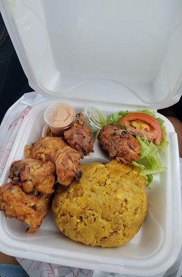 Mofongo de chicharrón de pollo