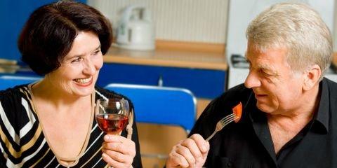 What to Do if an Elderly Loved One Loses Their Appetite