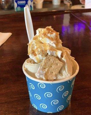 This apple pie rolled ice cream is very popular! Our customers love it!