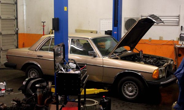 Mercedes W123 300D Diesel Engine Replacement