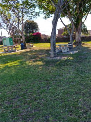 Picnic table