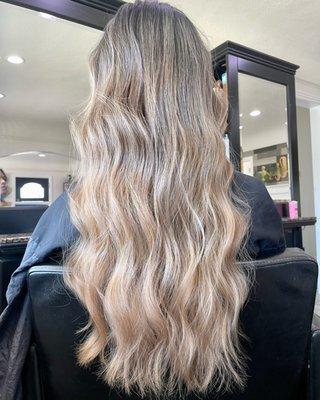 Beige blonde balayage by Lindsey