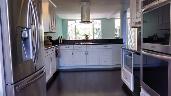 Los Angeles Transitional Kitchen - Blue Pearl Granite, Shaker White Semi Custom Cabinets