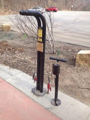 Bike fix station