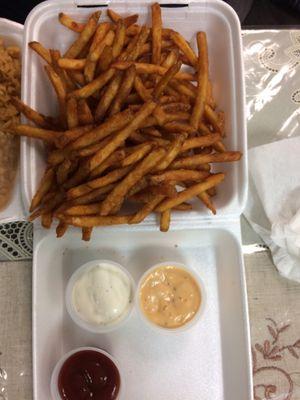 French fries con ranch, thousand island o ketchup