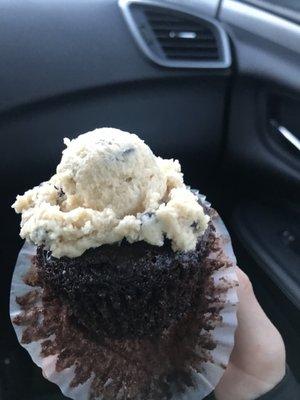 Cookie dough chocolate cup cake