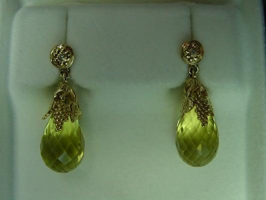 Green Citrine Pair of Earrings in 14kt yellow gold.